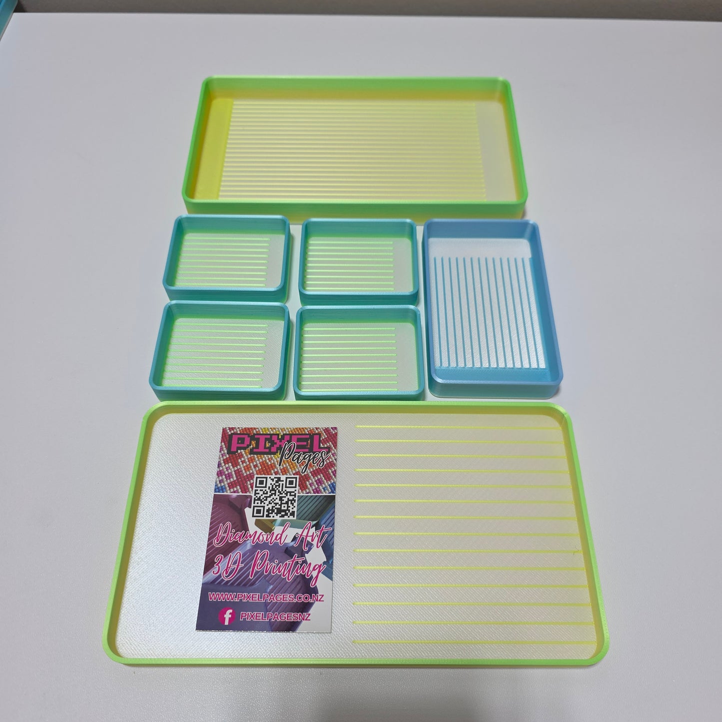 Pixel Palettes 1 Medium + 4 Mini Trays